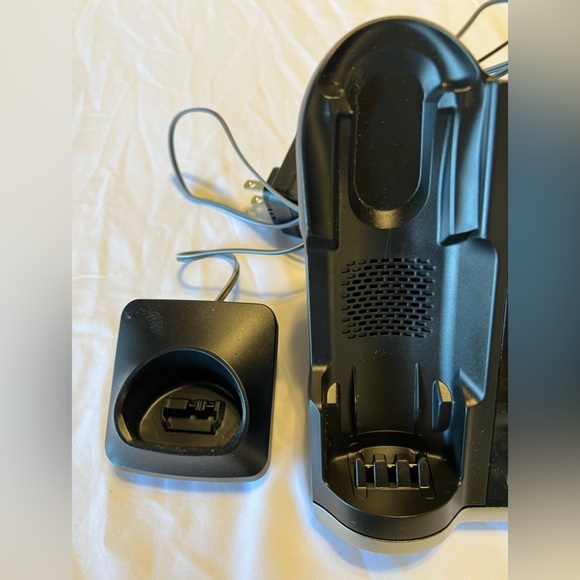 Panasonic KX-TGF570 Bluetooth Cordless Phone Answering Machine System - Picture 7 of 14